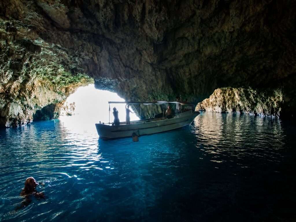blue-cave-croatia-boat-trip-4