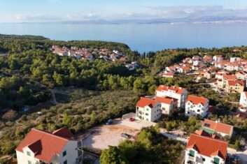 Investičná príležitosť: Pozemok s projektom na 8 bytov – Supetar